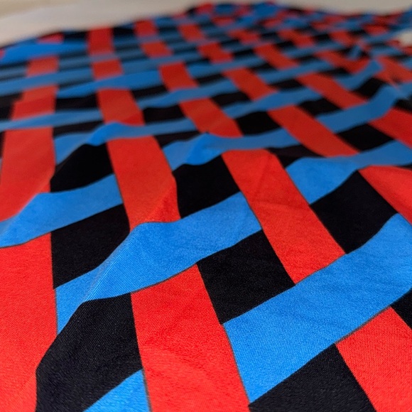 🍁 Lularoe “MAXI” skirt red & Blue on Black background  XS - Picture 5 of 7